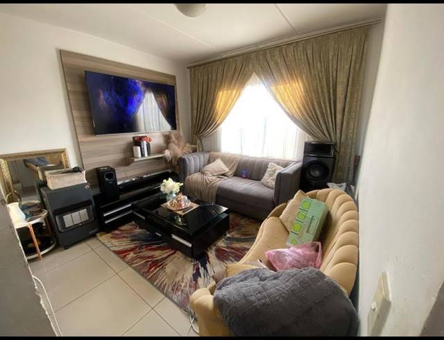 2 BEDROOM PROPERTY TO RENT IN FLEURHOF